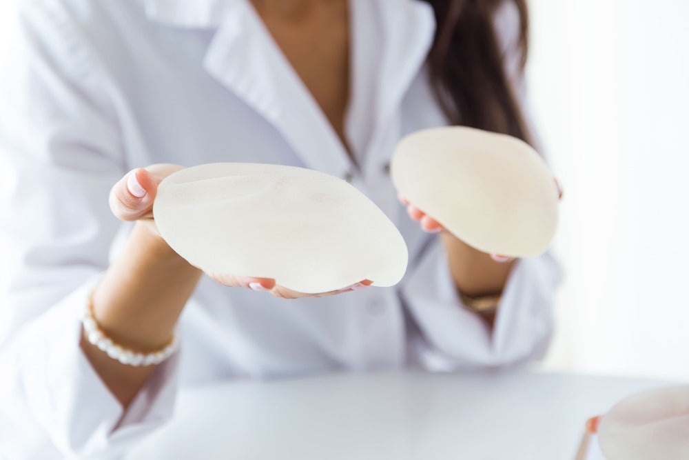 Prótese de silicone e gravidez: o que toda mulher precisa saber