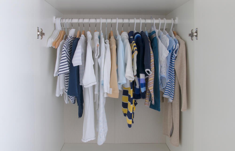 4 dicas de como organizar o guarda-roupa das crianças