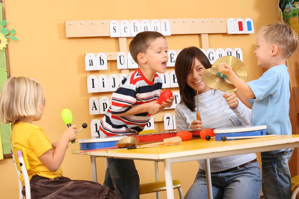 Seu filho é uma criança muito agitada na escola? Veja como acalmá-lo