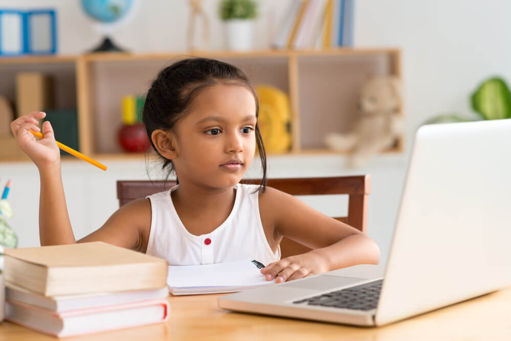 Afinal, como ensinar a criança a cuidar bem de seu material escolar?