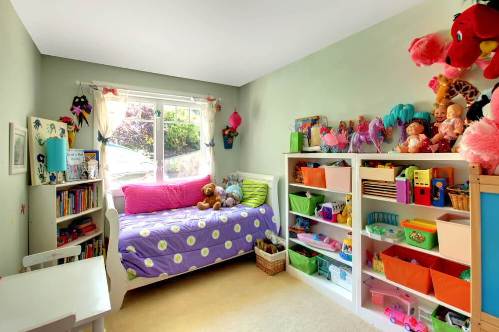 Como faço para organizar os brinquedos do meu filho?