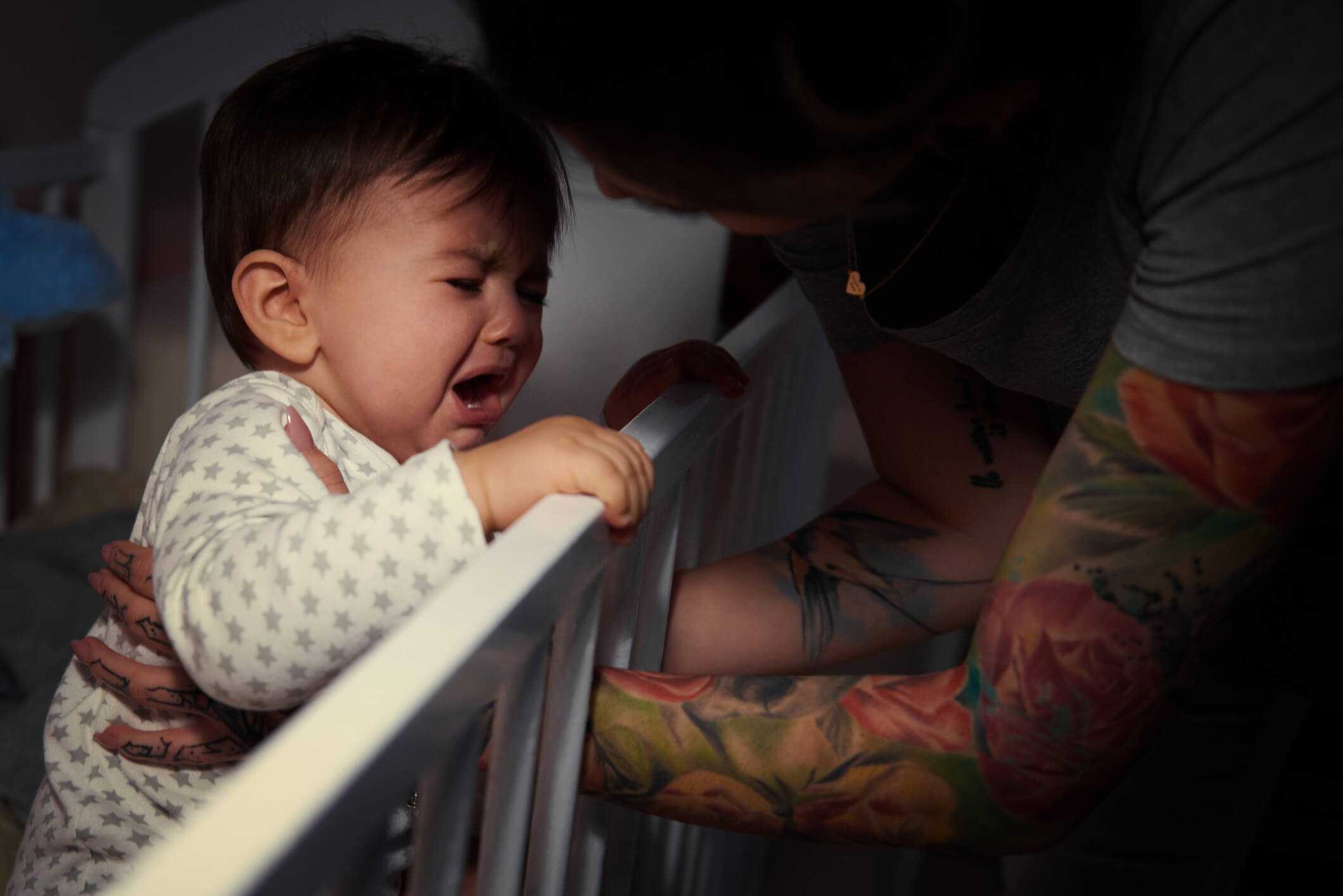 O que fazer quando o bebê não dorme à noite? Entenda aqui