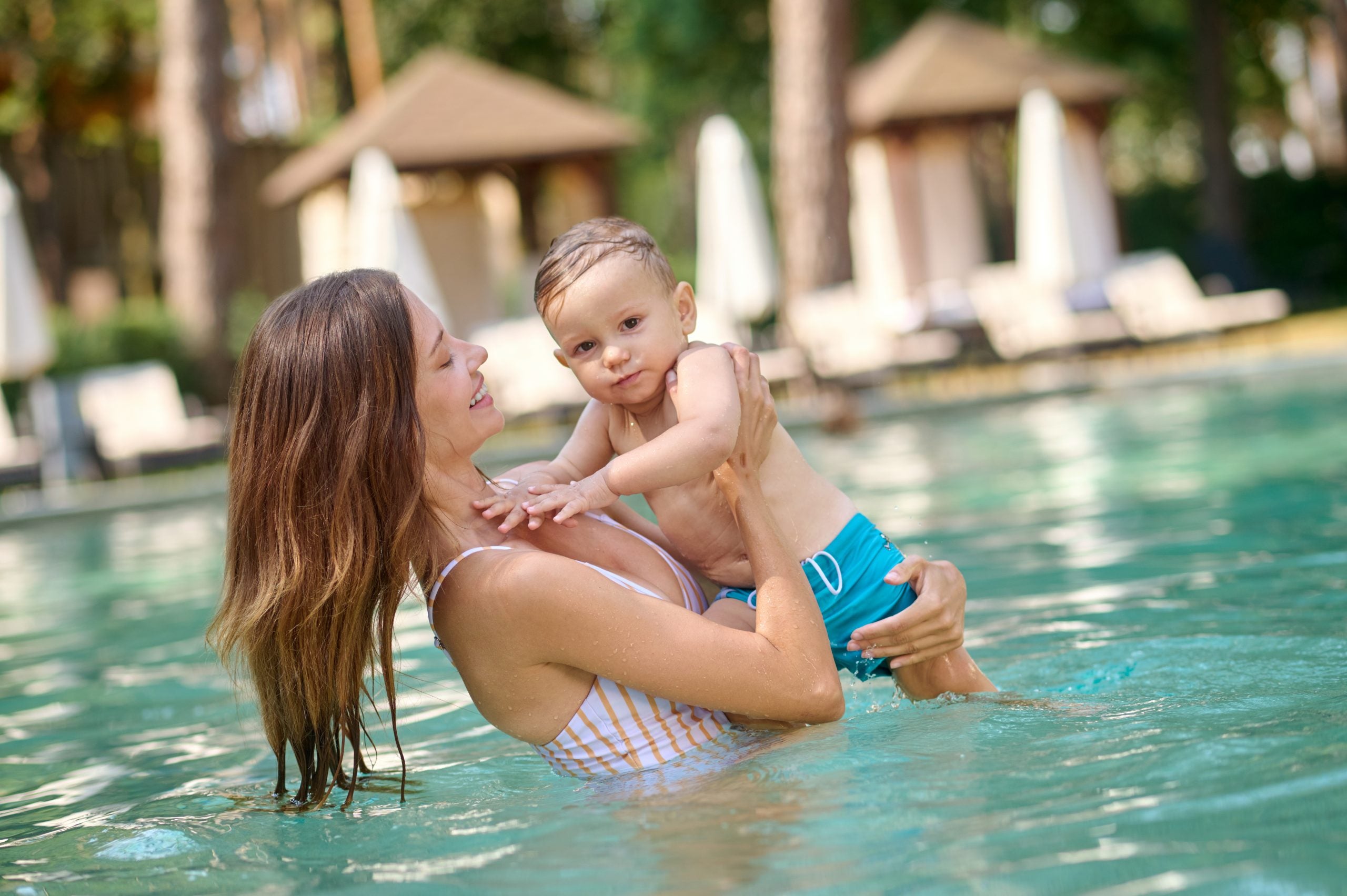 Posso Levar Meu Bebê na Praia ou Piscina?