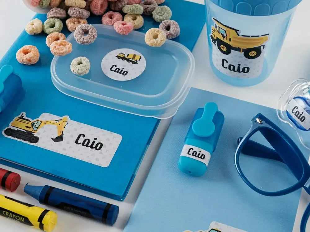 Etiqueta para irmãos: como identificar o material de cada filho em séries diferentes